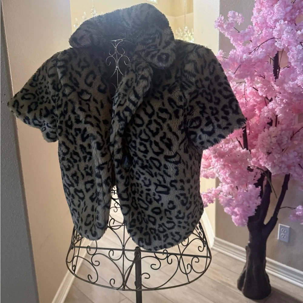 Faux Fur Leopard Print Short Coat Jacket - Taupe & Black - Picture 3 of 3